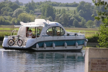 Navigation en bateau Nicols croisière fluviale en Charente